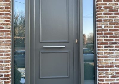 Porte grise en PVC - Châssis Ernst à Verviers (Liège)